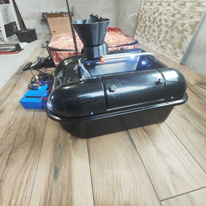 Łódka zanętowe Hunter 650