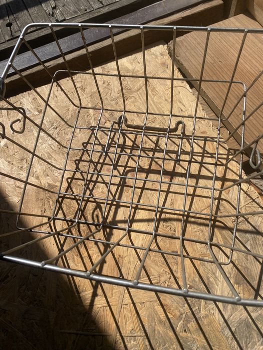 Сиденье фирменное велосипедное,  багажник корзина семный вариант..