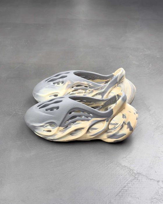 Кросівки ADIDAS YEEZY 'Foam RNNR' Moon Grey