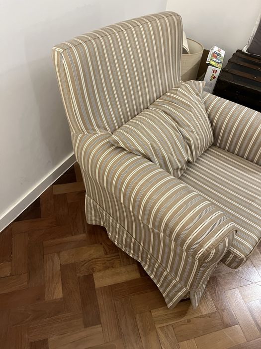 Sofa individual com almodada