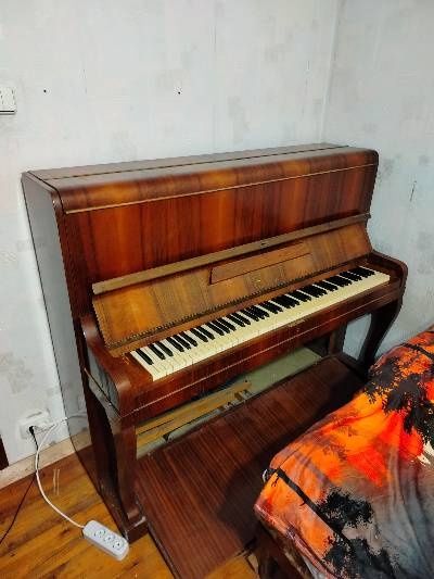 Піаніно фортепіано Calisia в гарному стані