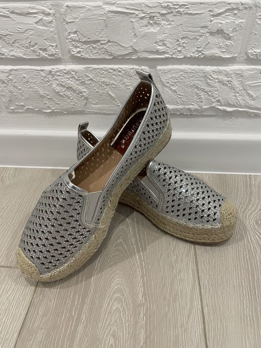 Мокасины со стразами