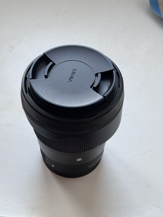 Sigma 16mm 1.4 aps-c DC DN