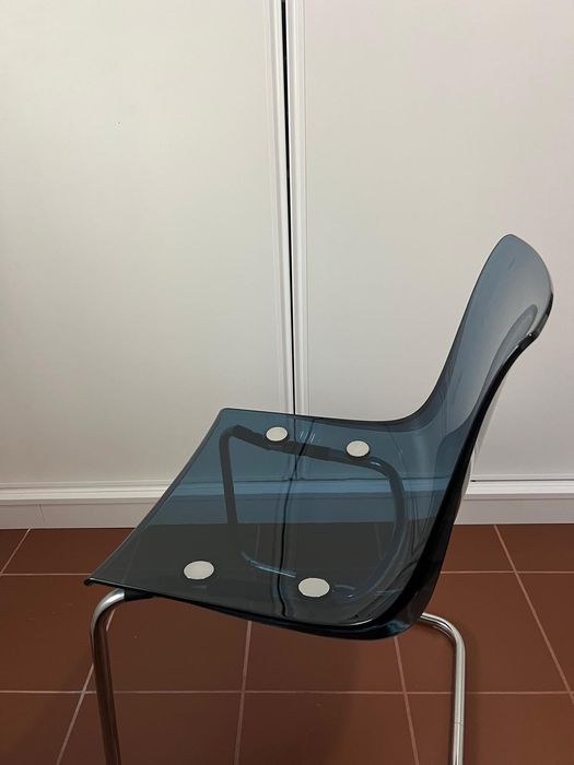 Cadeira azul IKEA