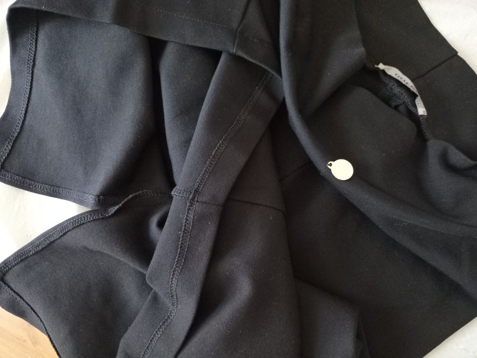 Спідниця чорна, з еластаном, розмір L