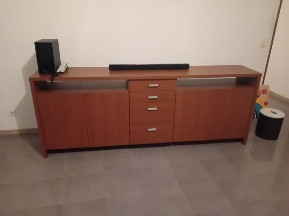 Aparador de sala e cómoda.