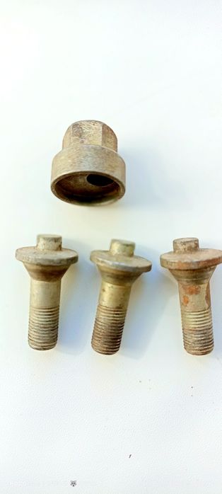 Колёсный Болт-секретка комплект на ВАЗ классика, девятка: 200 грн ...