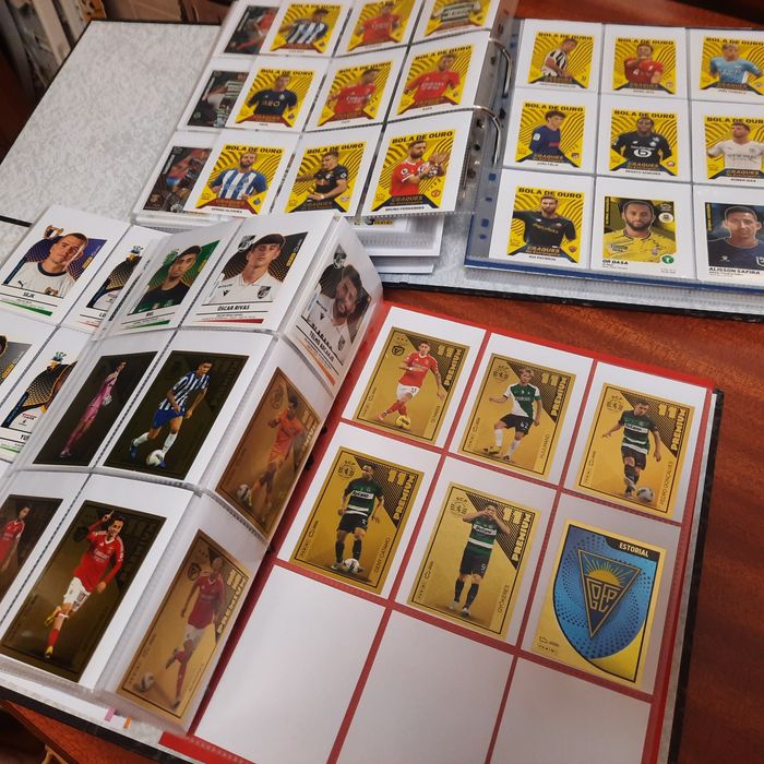 9 Coleções de cromos completas (Cadernetas + cromos por colar)