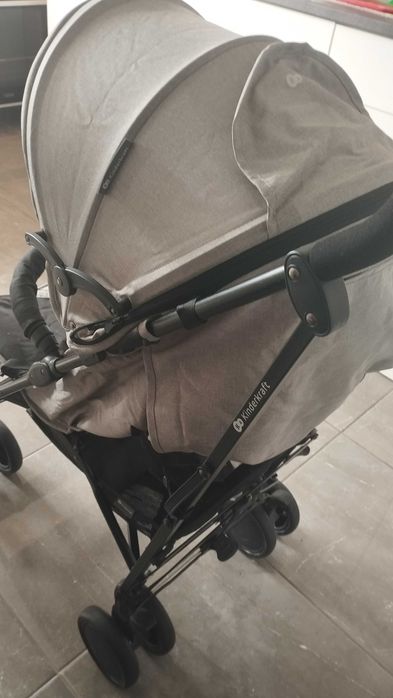 Carrinho de bebe até aos 4 anos novo,garantia de quase 9 anos.