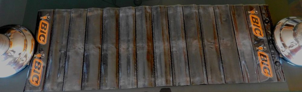 Antigo expositor de loja, suporte para isqueiros BIC, coleção