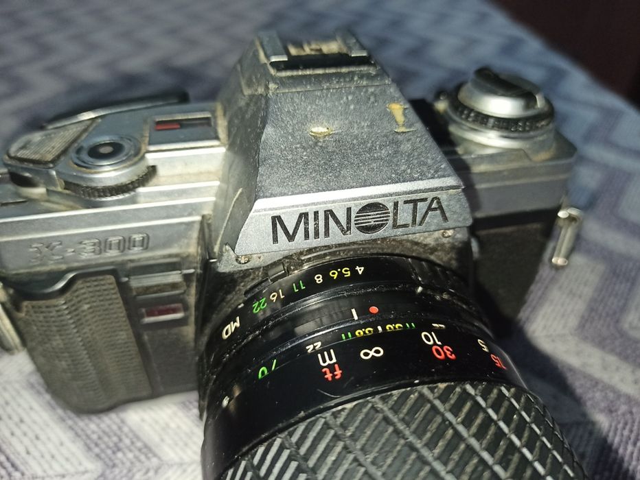 Пльоночний фотоапарат minolta x-300 з обьєктивом exakta 70-210