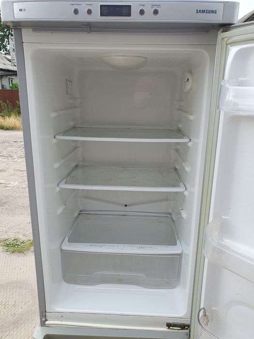 Холодильник Samsung..