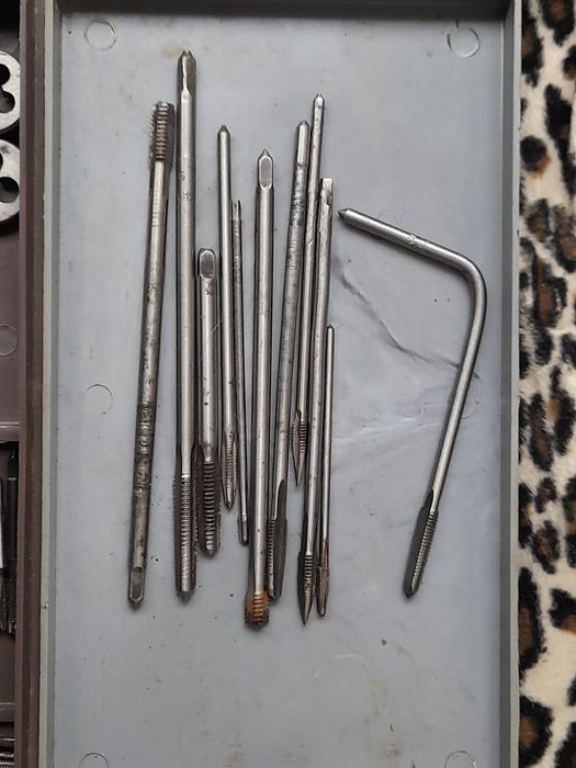 Набор метчиков,плашек.РИС-1.Сделано в ссср.