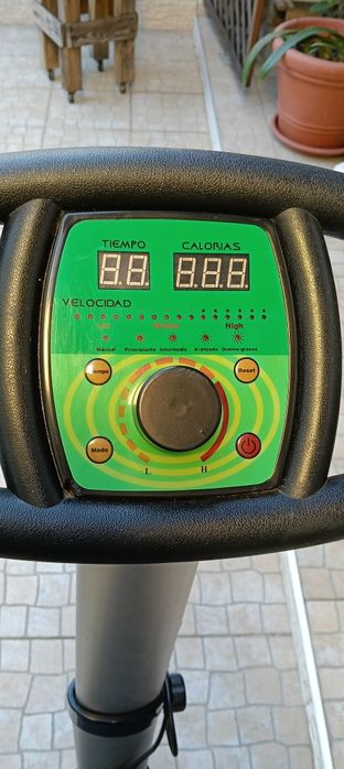 Máquina de ginástica e fitness vibratória