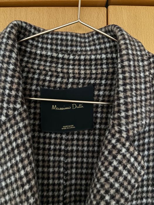 Casaco de Lã Massimo Dutti aos Quadrados – Elegante e Intemporal