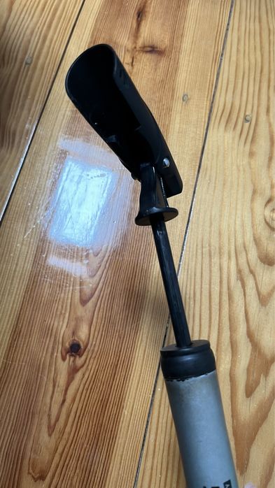 Pequena bomba de ar manual para bicicletas