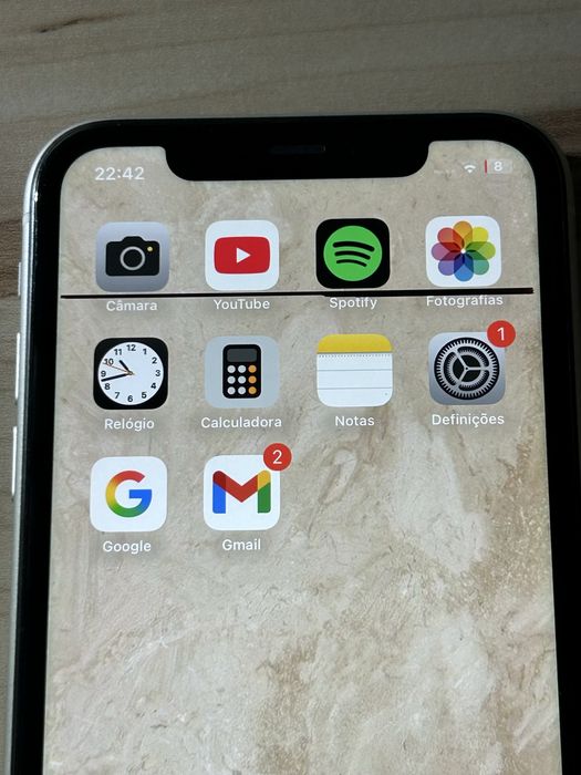 iPhone 11 Branco (alguns pixeis danificados)