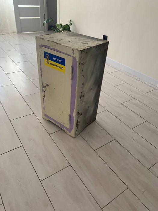 Продам Сейф з товстого металу
