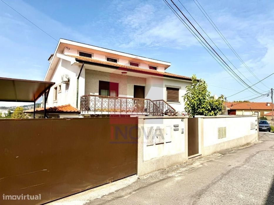 Propriedade com 2 moradias, Soutelo