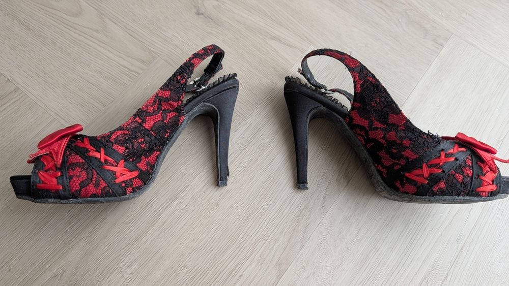 Sapatos salto alto (Pouco Usados)
