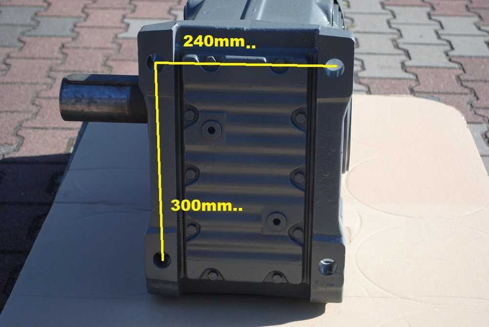 Motoreduktor kątowy 7.5kw. 64obr. z hamulcem. SEW