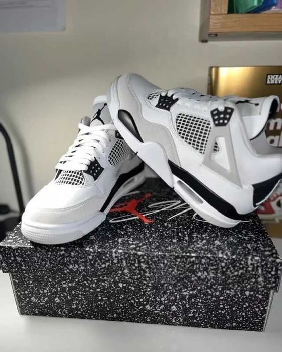 Jordan 4 retro Military black R.42