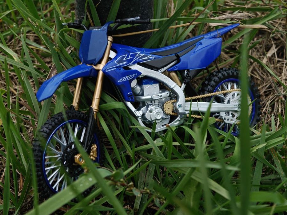 Модель Yamaha yz450f 1:12 New-Ray toys