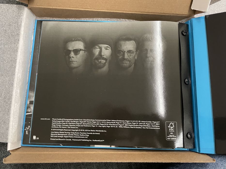Livro ediçao limitada e certificada, U2 eXPERIENCE + iNNOCENCE 2018