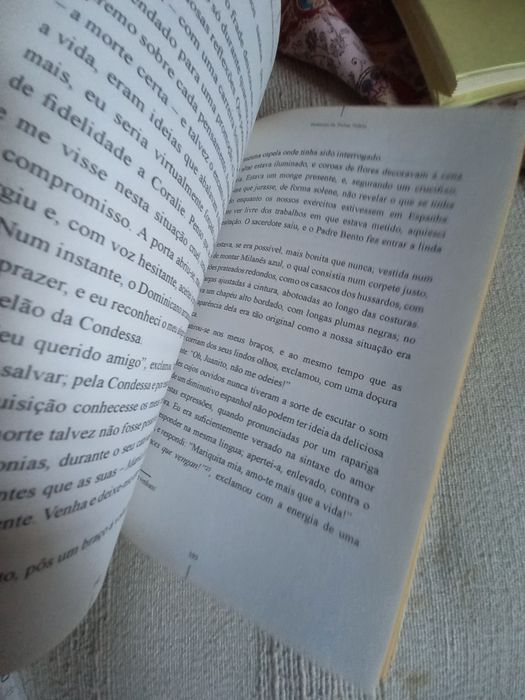 Livro antigo sobre Torres Vedras John Gideon Millingen