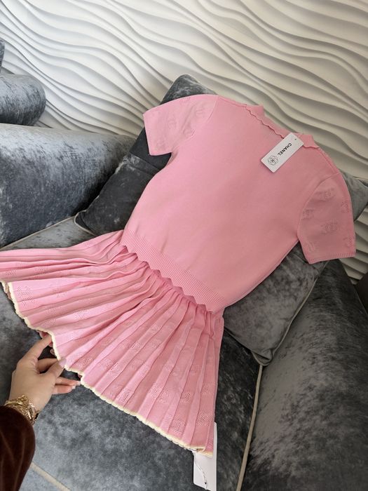Розовый костюм Chanel юбка и поло