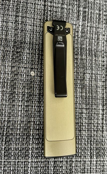 Latarka Olight Arkfeld Ultra