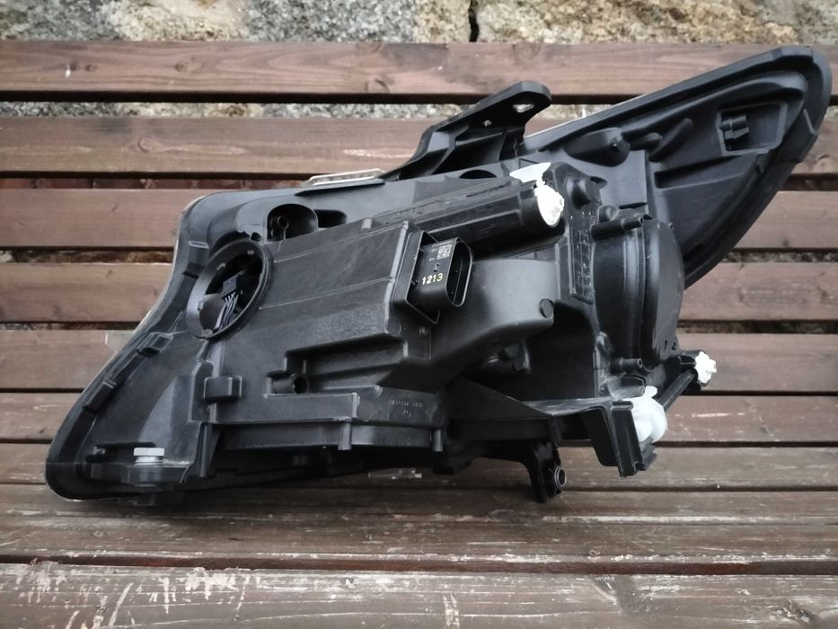 Mercedes V klasa full LED lampa prawa czarna