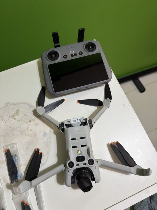 DJI Mini 4 Pro Fly More Combo (DJI RC 2)