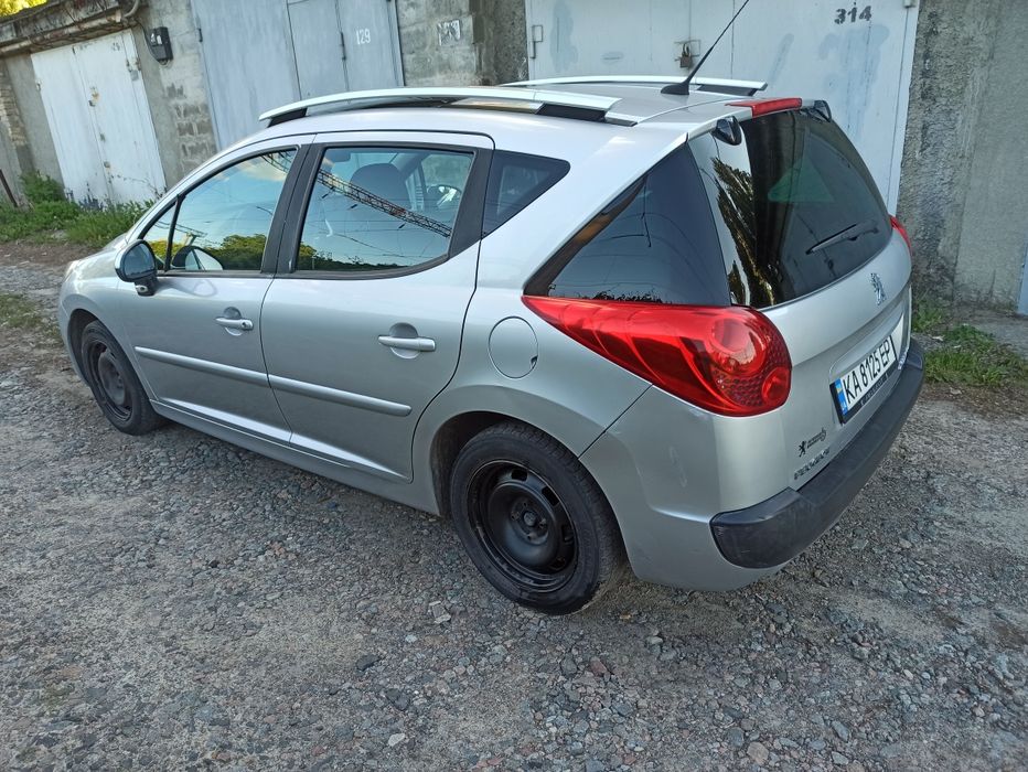 Авто Peugeot Легковые автомобили