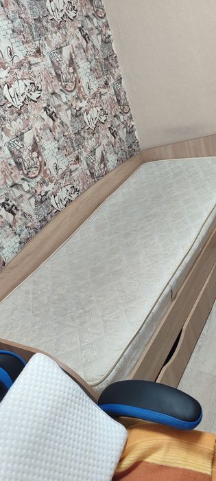 Продам кровать с матрасом