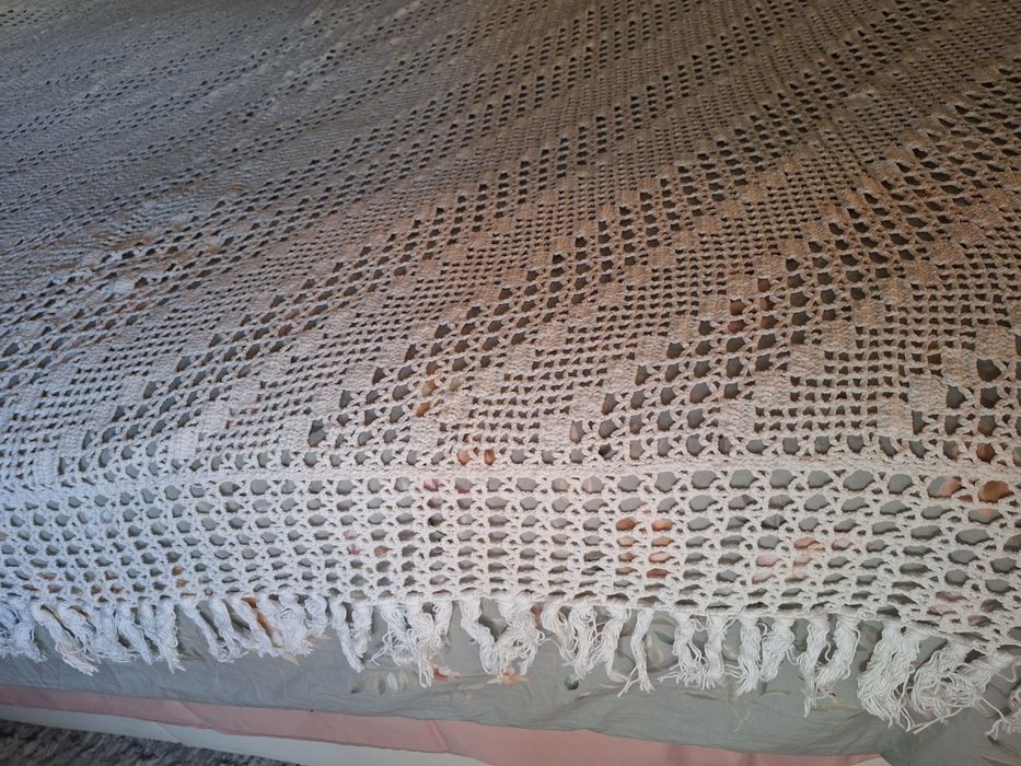 2 Colchas renda iguais para  cama solteiro