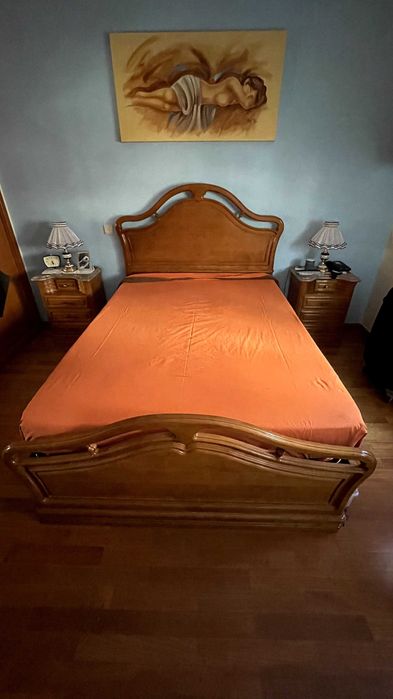 Quarto de casal, cabeceiras e cómoda
