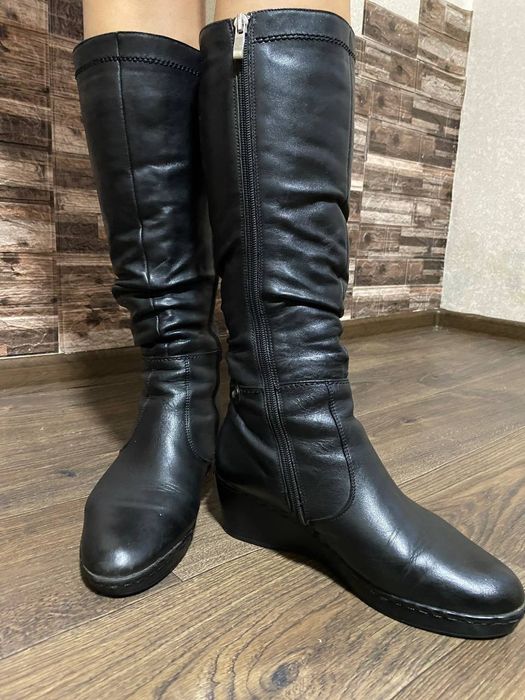 Жіночі шкіряні чоботи