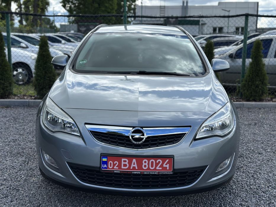 Продам Opel Astra J 2011