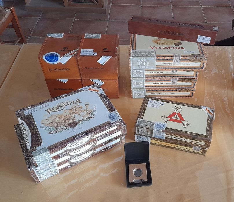 Caixas de chá e charutosl