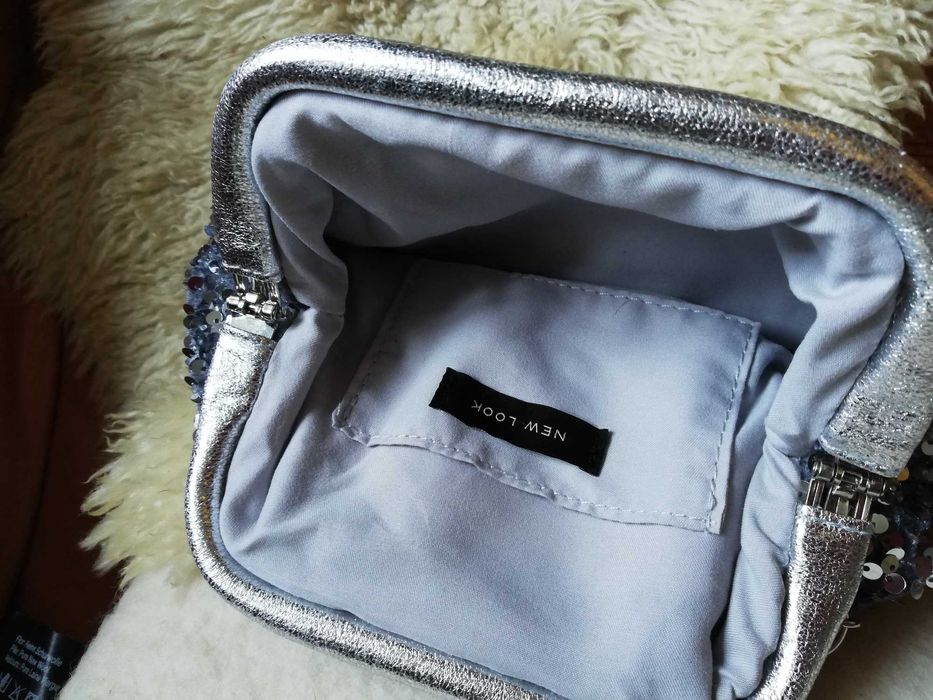 Torebka kopertówka cekiny srebrna wieczorowa na łańcuszku New Look