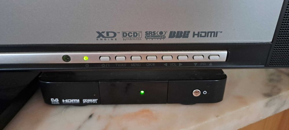 SÓ 10 EUROS - TV LG 42 polegadas com HDMI (peças ou reparar)