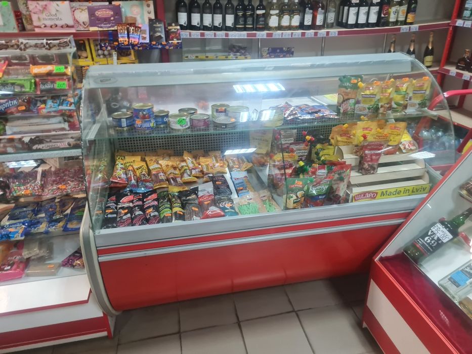 Прилавки та холодильні вітрини