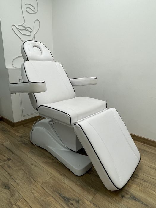 Косметологічна електрична кушетка Calissimo Liam 3 двигуна біла