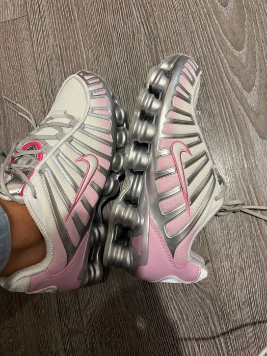 Buty są nowe. Za duże.