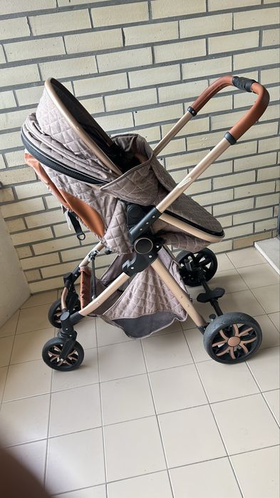 Carro de Bebe 3 em 1 com Ovo
