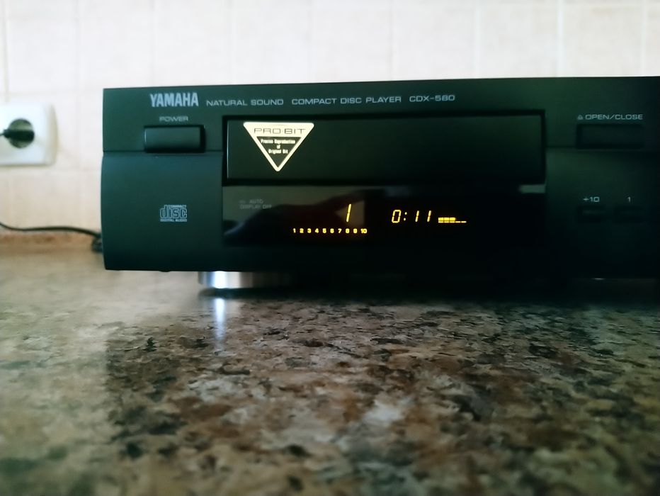 YAMAHA CDX-580 Natural Sound CD Compact Disc Player