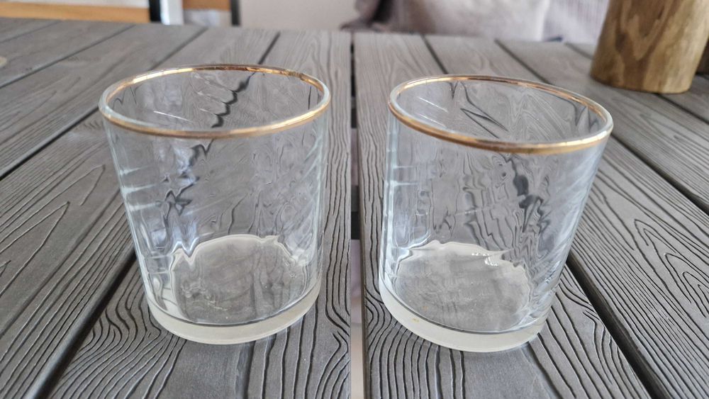 2 Thin Glass Cups442067563400417281