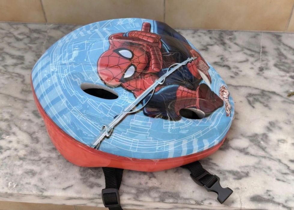 Patins + proteção + Capacete Tam. 22 ao 29 do Spiders Men
