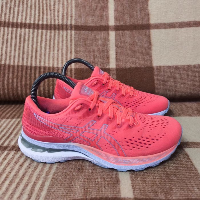 Жіночі кросівки asics